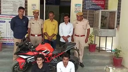 चोरी की राशि से लेपटाप, आईफोन व बाइक खरीदी