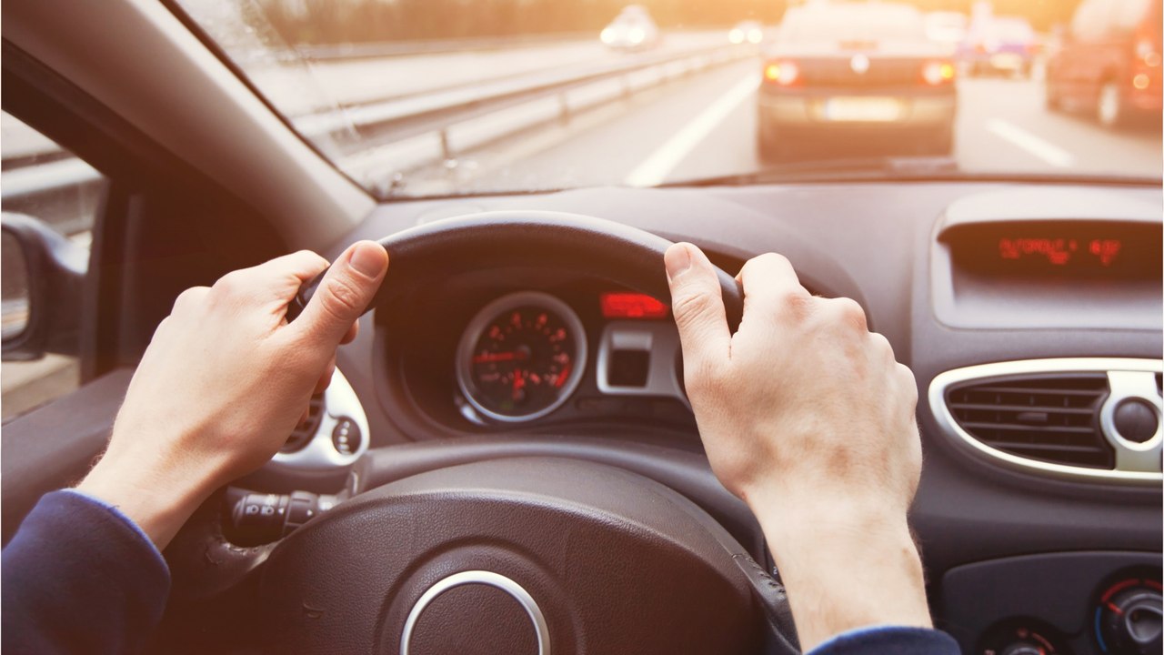 Limitations de vitesse : les économies que pourraient réaliser les Français en roulant moins vite