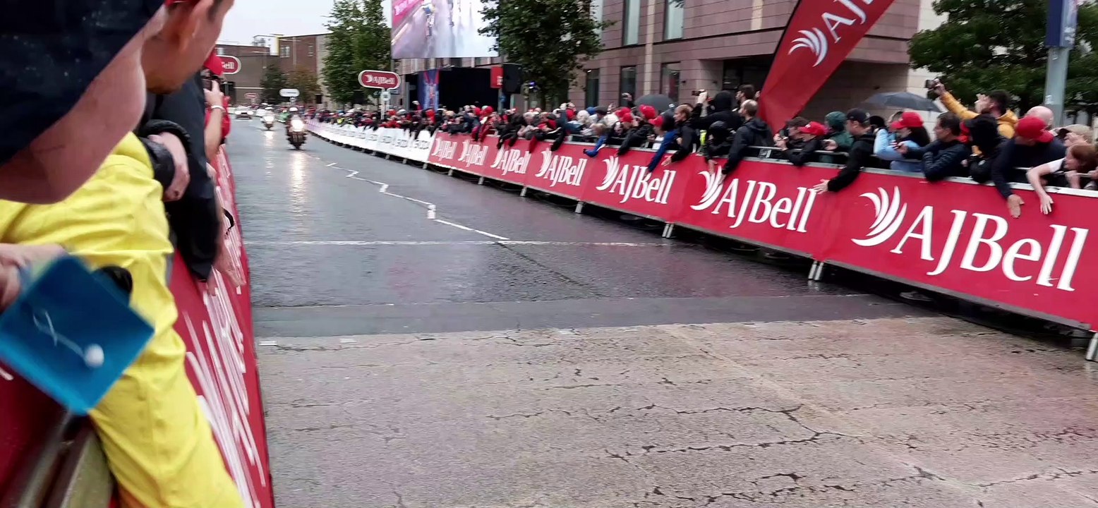 Crowds defy the elements as AJ Bell Tour of Britain reaches Sunderland