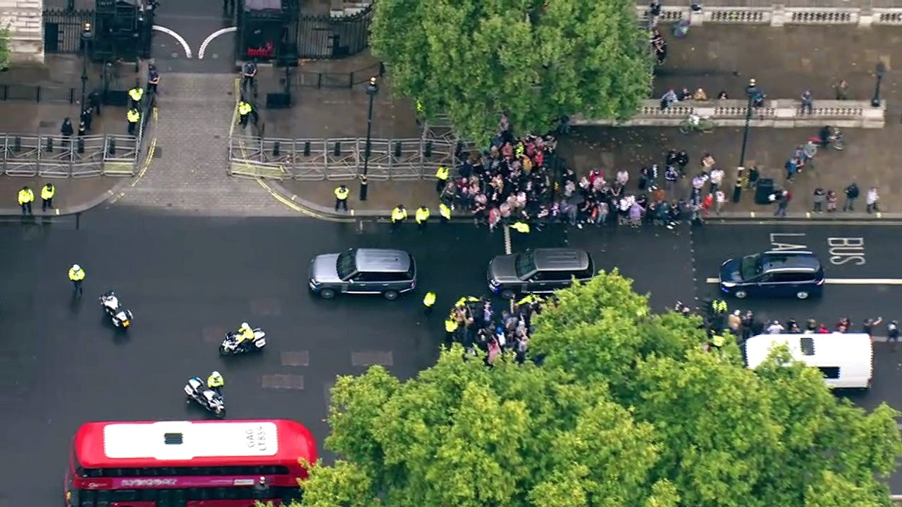 Truss arrives at Downing Street as the new prime minister