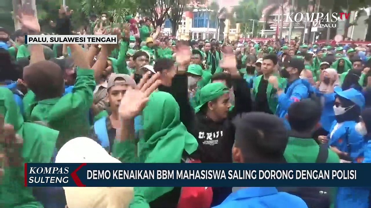Demo Kenaikan BBM, Mahasiswa Saling Dorong Dengan Polisi