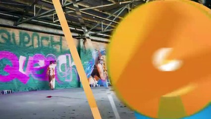 Taxista roba y arroja a abuelita en plena calle