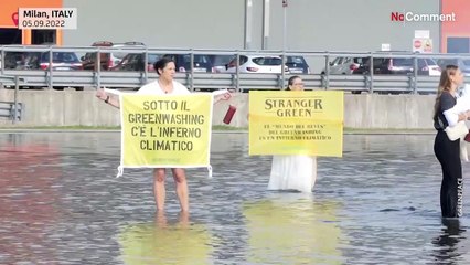 Activistas de Greenpeace irrumpen en la feria de gas Gastech de Milán