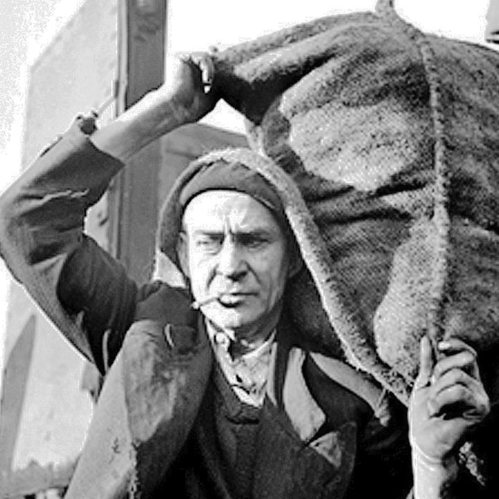 Les « bougnats », ces Auvergnats pionniers des brasseries et des cafés à Paris