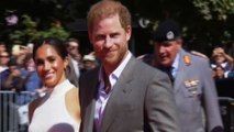 Harry e Meghan accolti come star dalla folla di fan in Germania