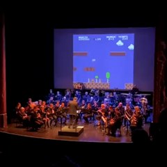 L'orchestre de Cherbourg interprète le thème de Super Mario Bros.