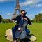 Cette star du violoncelle reprend "La vie en rose" d'Édith Piaf devant la tour Eiffel