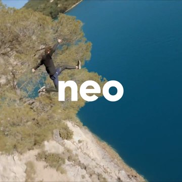 Ces amis pratiquent le cliff diving, des plongeons spectaculaires du haut des falaises