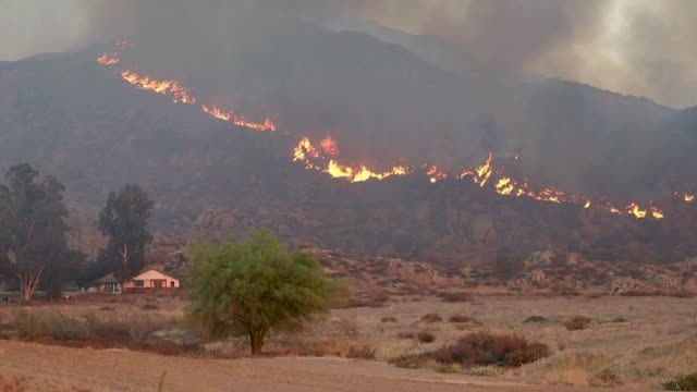 Dos muertos en un incendio forestal de California