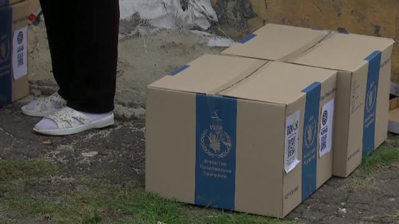 Largas filas de espera para conseguir alimentos en Kramatorsk