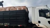 PRF apreende caminhão que saiu de Umuarama carregado com cigarros; um homem foi preso
