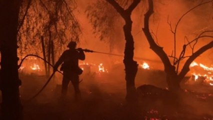 Tải video: Los incendios en California dejan al menos 4 muertos y decenas de evacuados