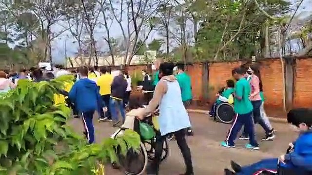 Alunos da Apae de Apucarana protagonizam desfile cívico