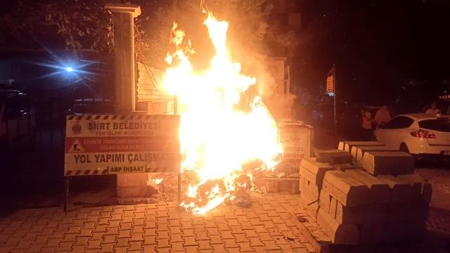 Son dakika haberleri... Siirt'te çöp konteynerinde çıkan yangın korkuttu