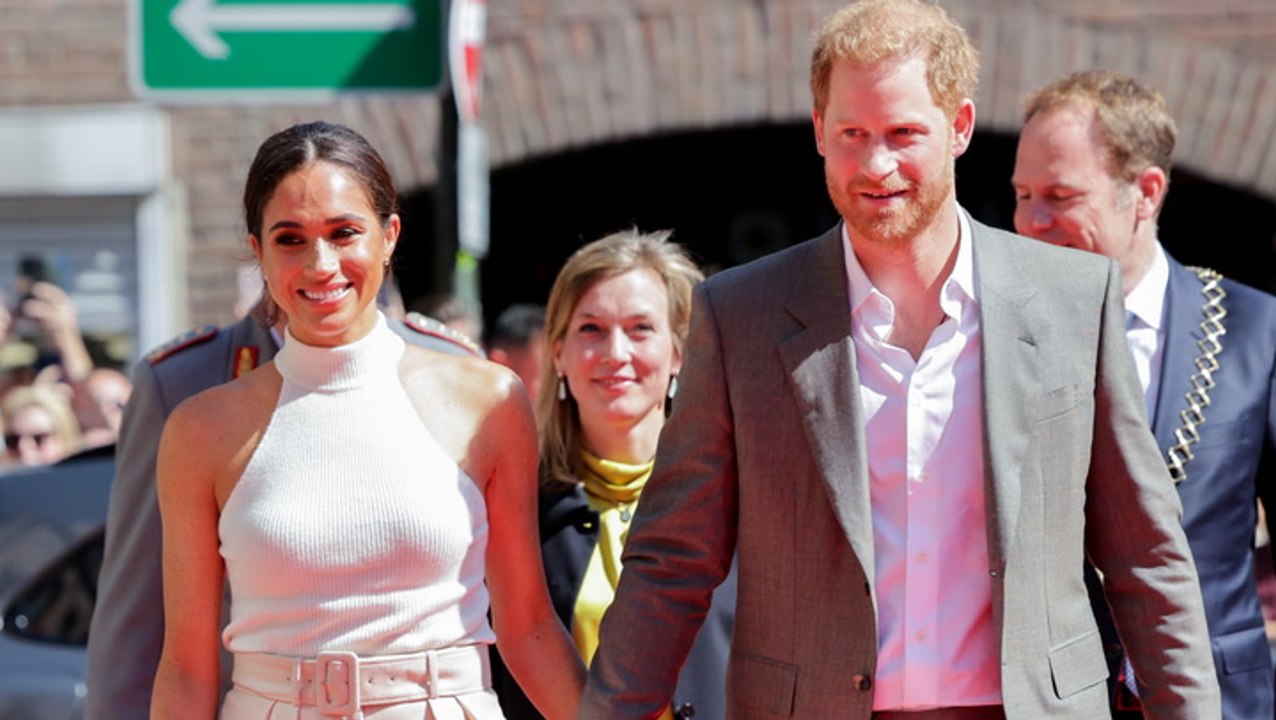 Fauxpas: herzogin meghan zeigt zu viel und bricht royale kleider-etiquette