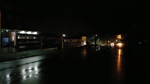 Mesmo após nove dias, energia não foi reestabelecida em local que caminhão derrubou postes no Santo Onofre