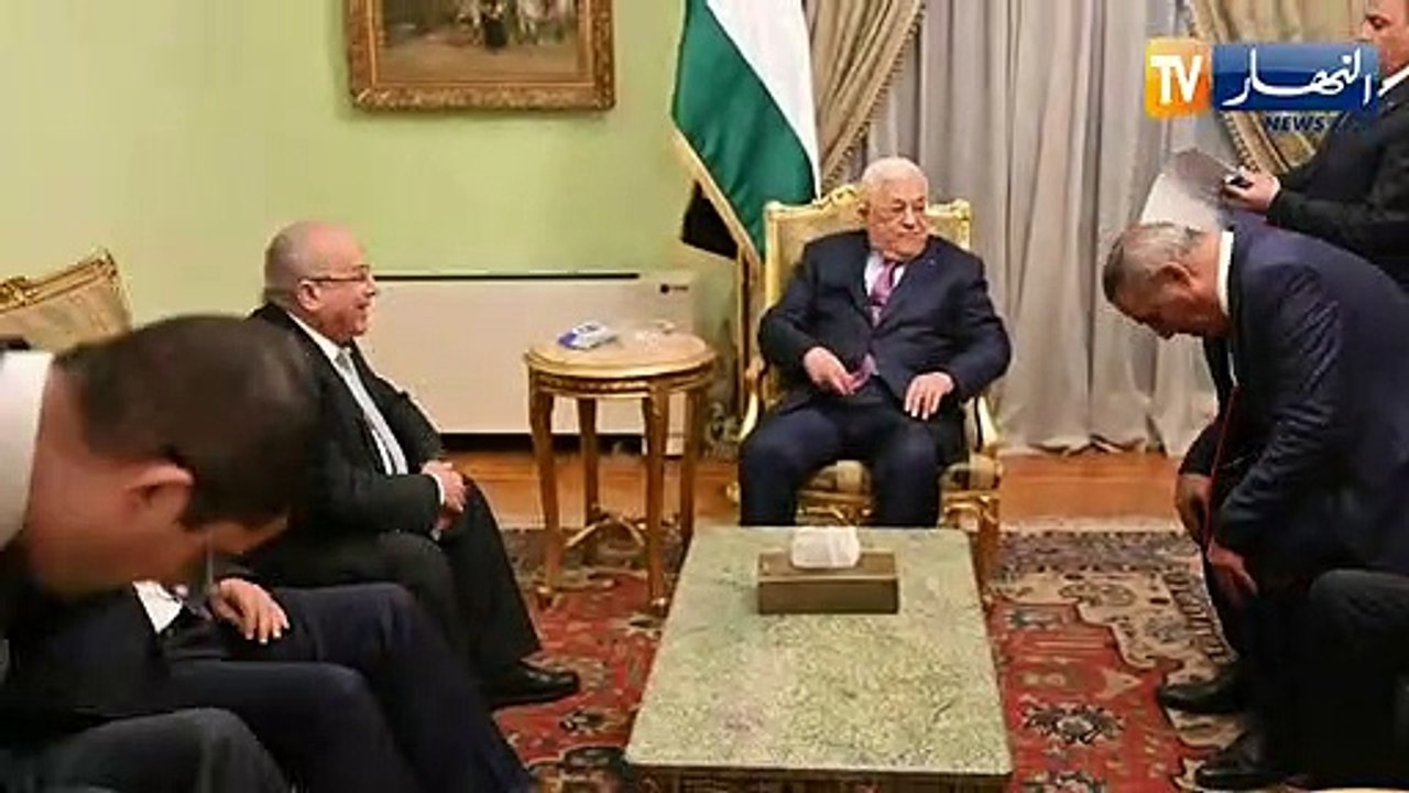 الرئيس تبون يدعو الرئيس الفلسطيني للمشاركة في القمة العربية بالجزائر