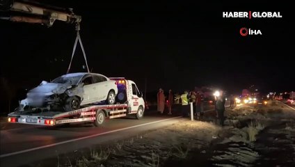 Kamyonet ile otomobil çarpıştı: 6 yaralı