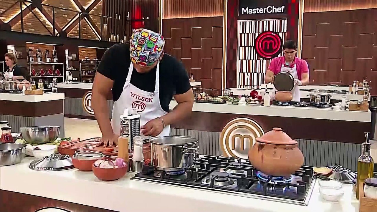 Karent dice que compite con “la súper mamá”