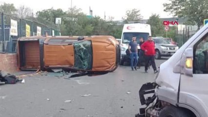 ÜMRANİYE'DE MİNİBÜSÜN ÇARPTIĞI KAMYONET TAKLA ATTI