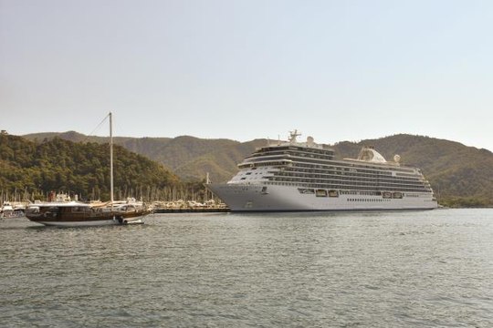 Muğla haberleri: Lüks gemi Seven Seas Explorer , 391 turistle Marmaris'e geldi