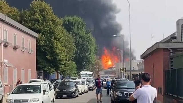 San Giuliano Milanese, maxi incendio in ditta chimica