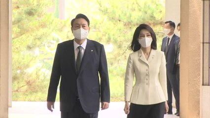 [나이트포커스] 尹 5박 7일 해외순방...김 여사 동행 쏟아진 우려 / YTN