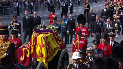 Queen’s coffin arrives at Westminster Hall