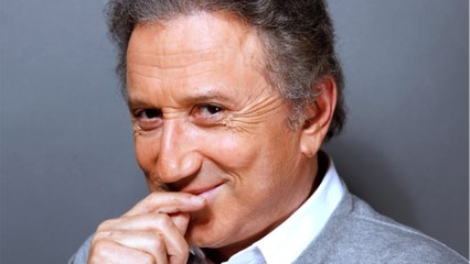 GALA VIDÉO - Michel Drucker et son “physique de jeune homme” : cette discrète opération de chirurgie esthétique