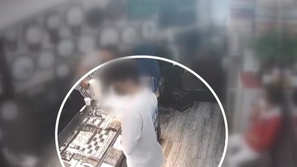 금팔찌 사는 척하다 차고 달아난 20대 4명 검거 / YTN