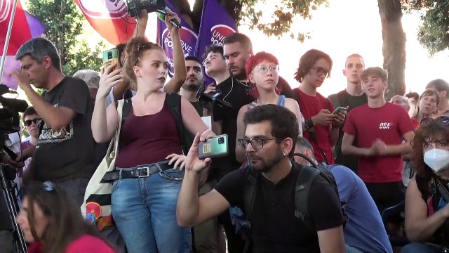 L'endorsement di Melenchon per De Magistris: Gli elettori di estrema destra usino il cervello