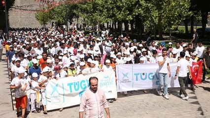 TÜGVA’dan yaz okulu etkinliği: Takke takılan çocuklar tekbirlerle yürütüldü