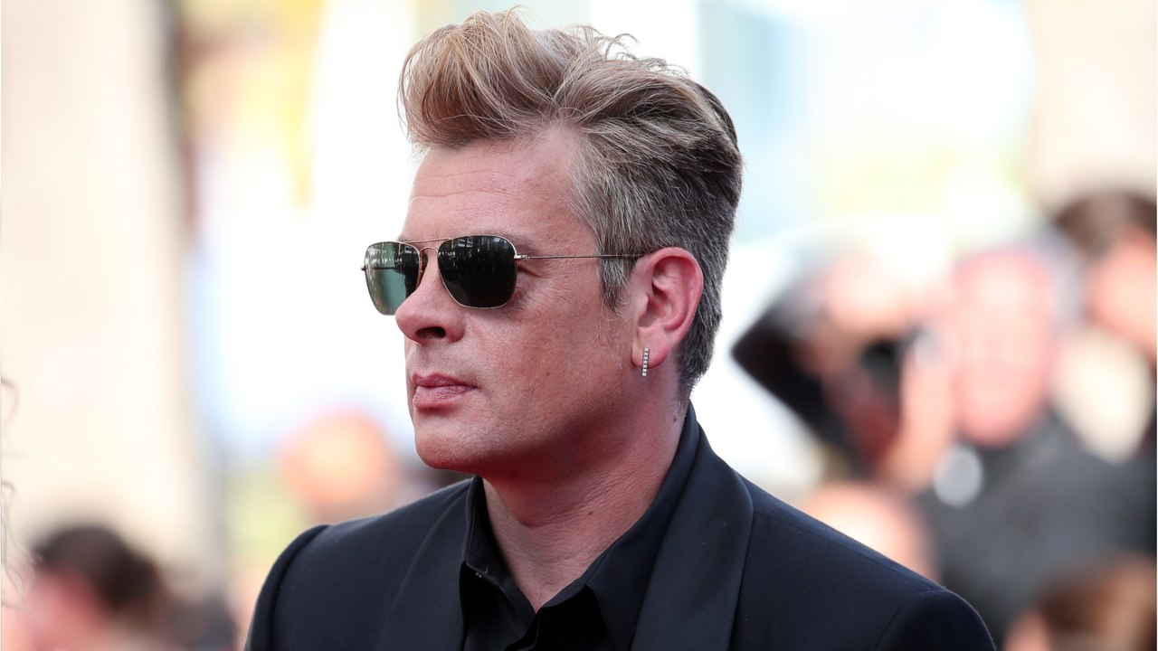 GALA VIDEO - “Je l’adore” : Benjamin Biolay sans fard sur son amitié avec François Hollande