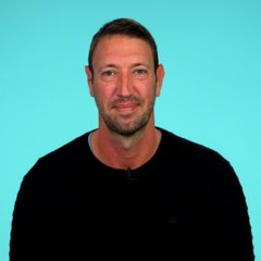 Du harcèlement scolaire à l'or olympique, l'incroyable parcours d'Alain Bernard