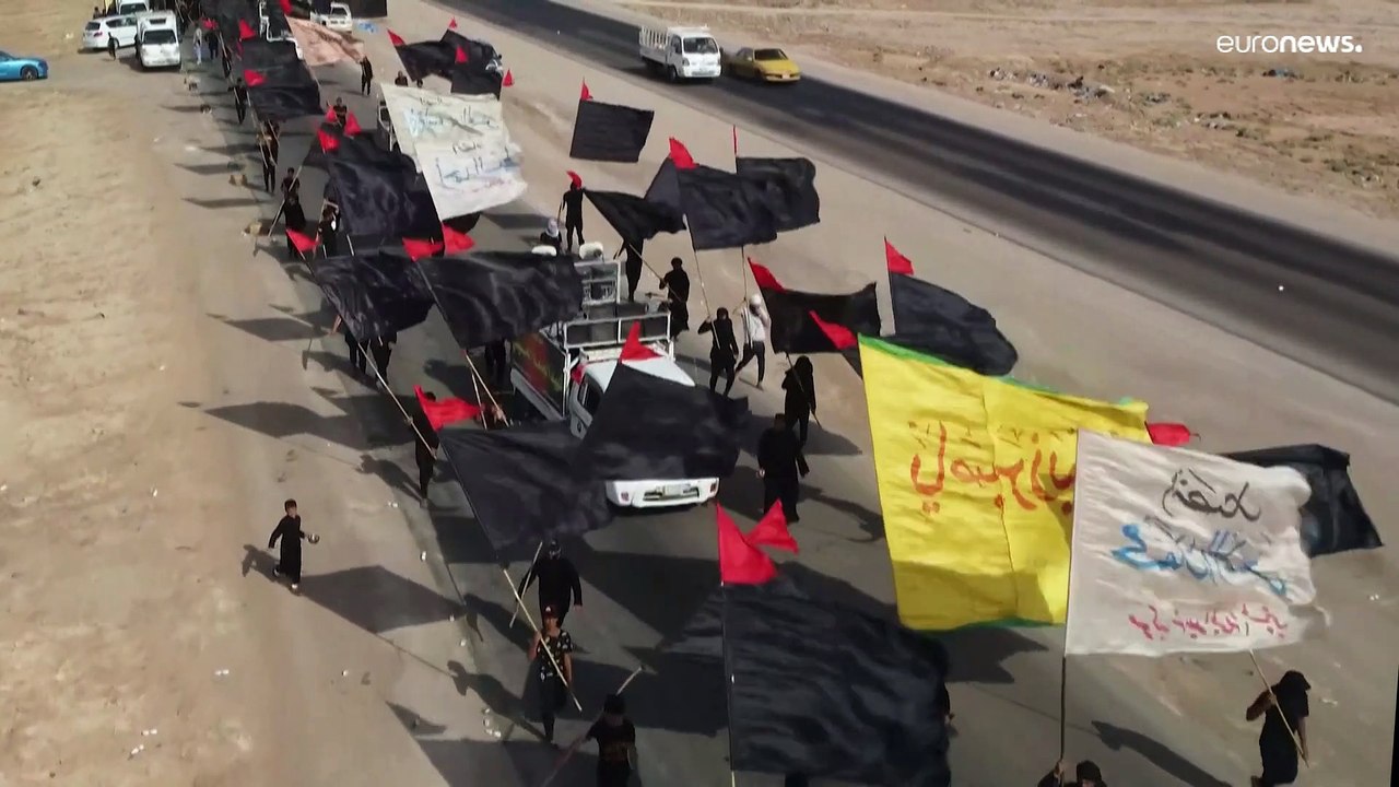 فيدو: المسلمون الشيعة يسيرون نحو كربلاء لإحياء أربعينية الإمام الحسين