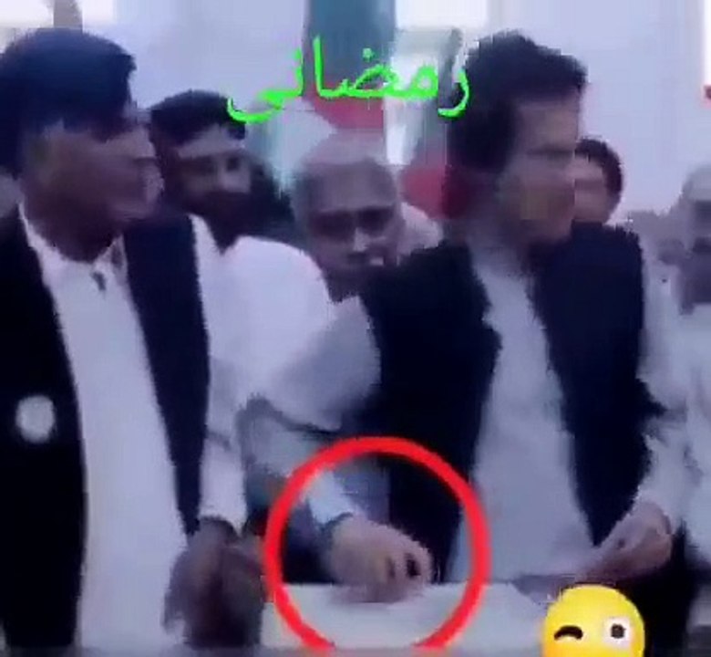 ھاتھ_کی_صفائ_چیک_کرو_اے_پرانا_جیب_تراش_وا_بھائوا_(360p)