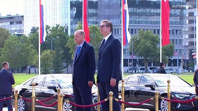 El presidente turco Erdogan promete su ayuda a Serbia para promover la paz en los Balcanes