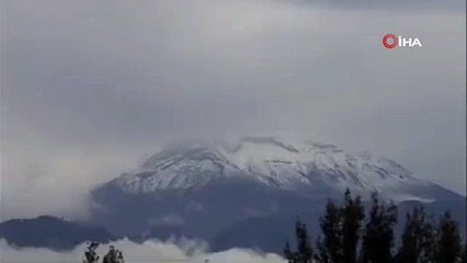 Meksika'daki Popocatepetl Yanardağ'ında peş peşe 3 patlama