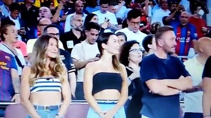 Anna Lewandowska se desmelena cantando el himno del Barça
