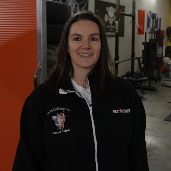 Double vie - épisode 3 : Jennifer, la femme la plus forte de France, est auxiliaire de vie sociale