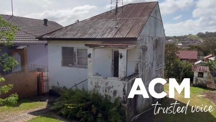 Warrawong's famous "half-house" is due to be auctioned/Real Estate View/September 2022