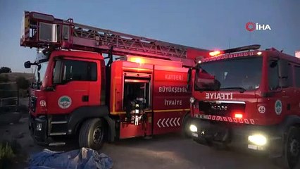 Yangında mahsur kaldılar, 3 metre yükseklikteki delikten kurtarıldılar