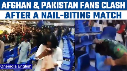 Télécharger la video: Asia Cup 2022: Afghanistan fans allegedly beat Pakistan fans with chairs, Watch |Oneindia News *News