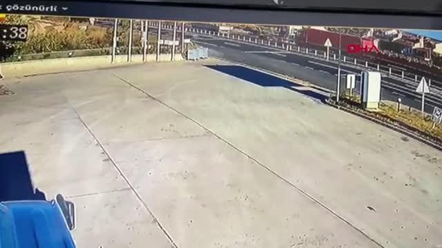 Son dakika haberi | OTOMOBİLLE HAFİF TİCARİ ARACIN ÇARPIŞTIĞI KAZA KAMERADA