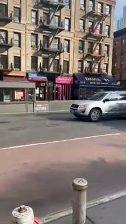 New York : Des braqueurs percutent un automobiliste pour lui voler un sac rempli de cash