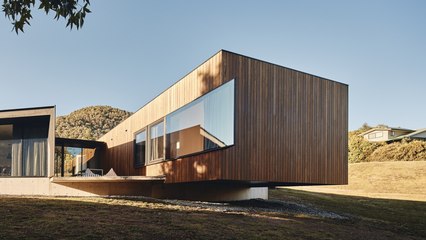 Wallaby Hill House in Bright, Australia by Avver