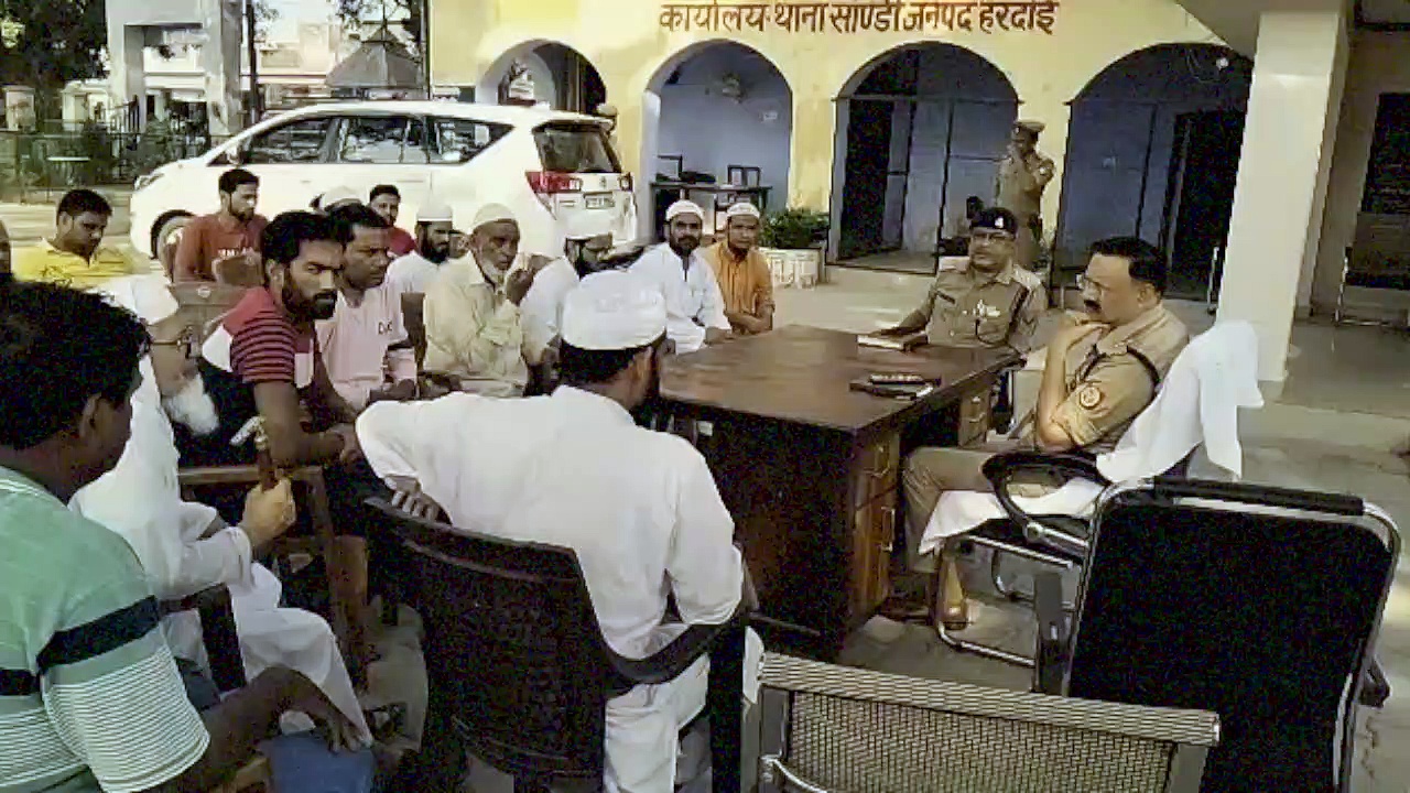 हरदोई में मस्जिद के गेट पर लिखा गया 'जय श्री राम' एसपी ने बताया अराजकतत्वों ने क्यों की ऐसी हरकत