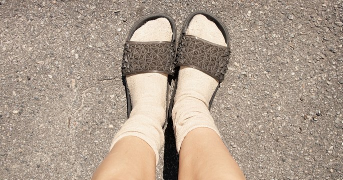 Seine-Saint-Denis : un collège contraint d'interdire les claquettes-chaussettes... pour des raisons de sécurité !