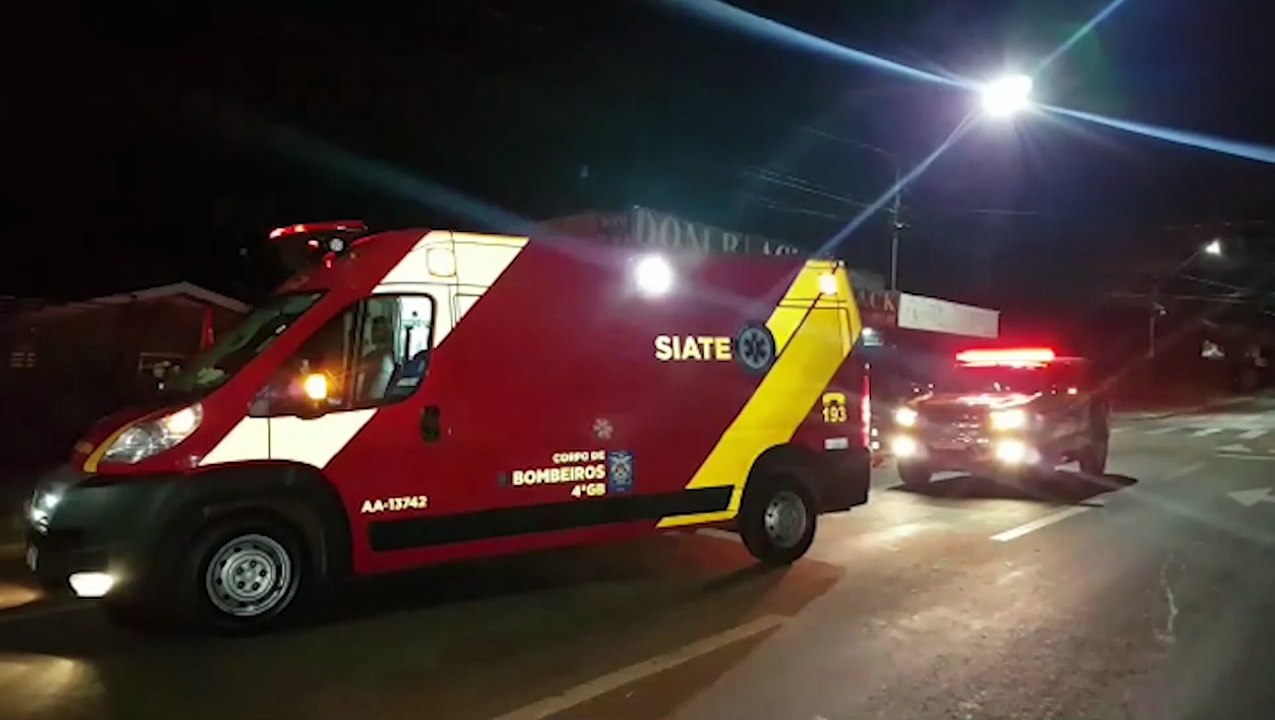 Após saltar quebra-molas com moto, jovem de 21 anos sofre queda e precisa ser socorrido pelo Siate