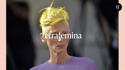 Pourquoi la coiffure fluo de Tilda Swinton à Venise est très symbolique